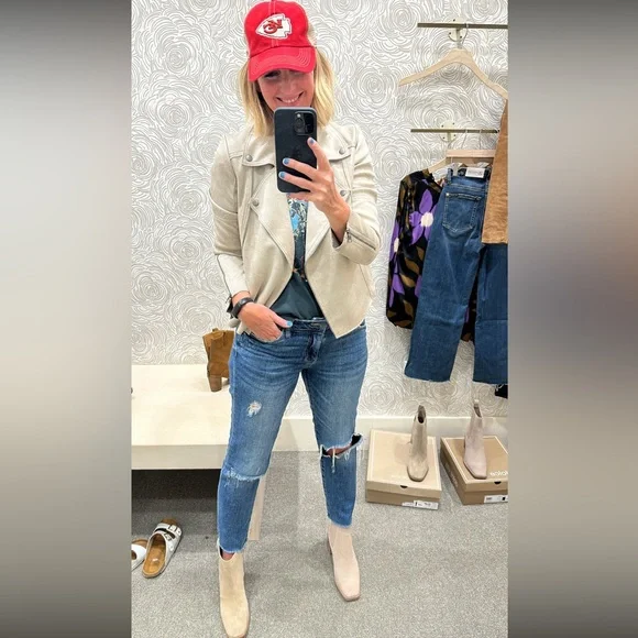 Stylish Cream Leather Bomber Jacket - Picture 2 of 16